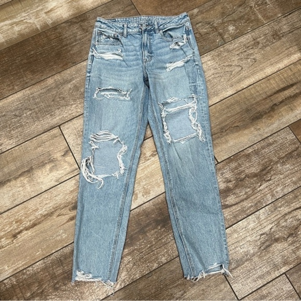 American Eagle | Distressed Mom Jeans
